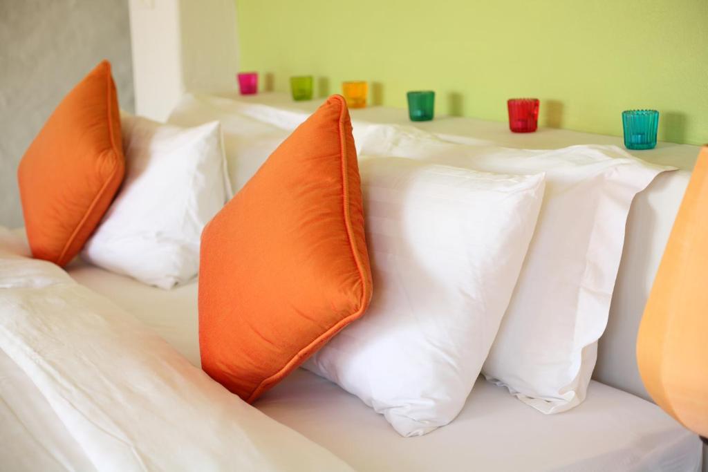 Postel nebo postele na pokoji v ubytování Vacation Village Phra Nang Lanta - SHA Extra Plus