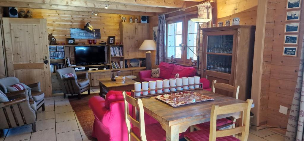 TV a/nebo společenská místnost v ubytování Chalet Casteol