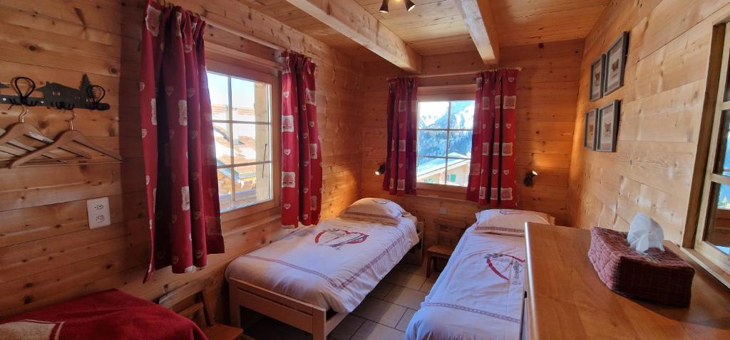 Postel nebo postele na pokoji v ubytování Chalet Casteol