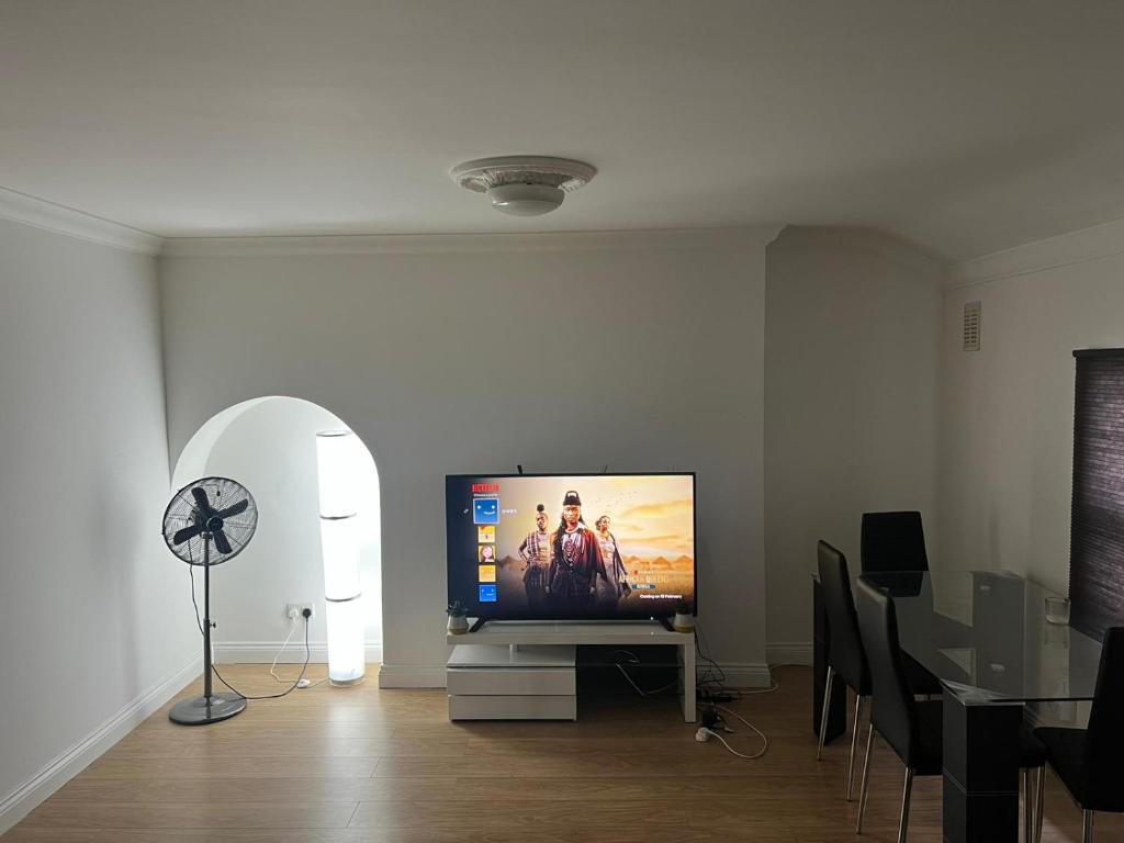 TV a/nebo společenská místnost v ubytování Angle90 apartments