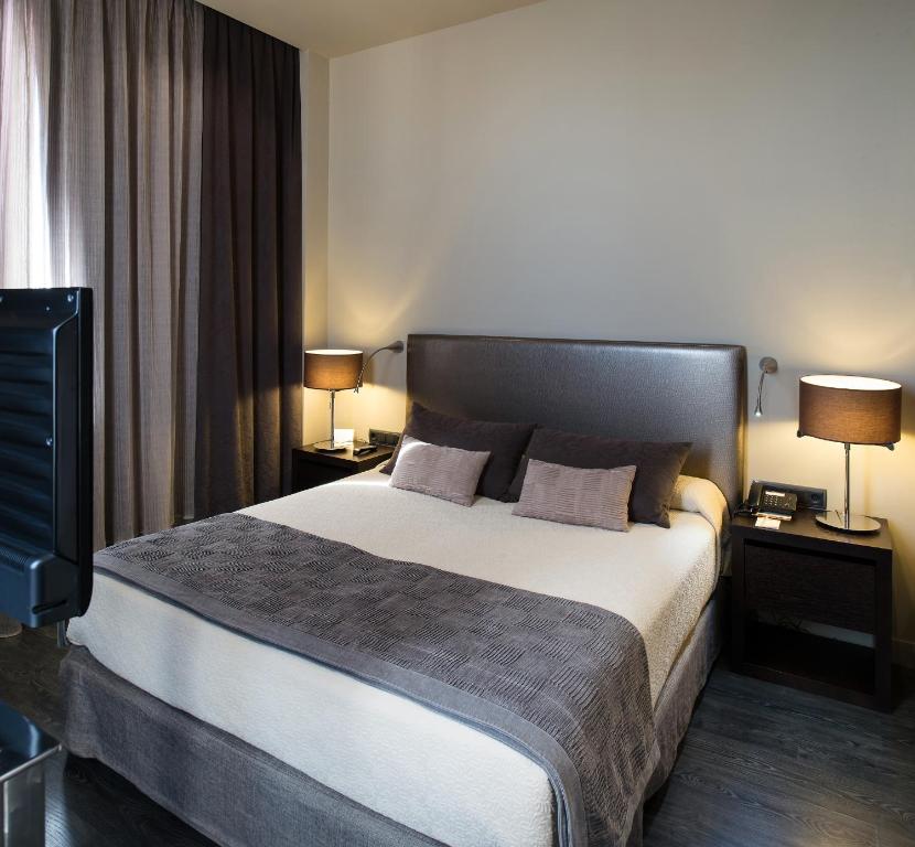 Catalonia Portal de l'Angel - 13