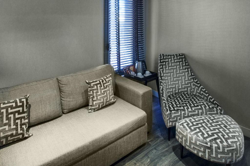 Catalonia Portal de l'Angel - 12