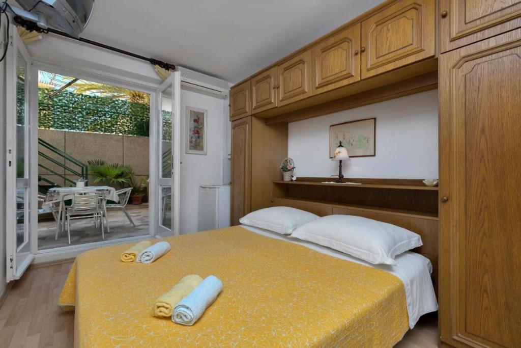 Posteľ alebo postele v izbe v ubytovaní Sun and Sea 3-2 apartment