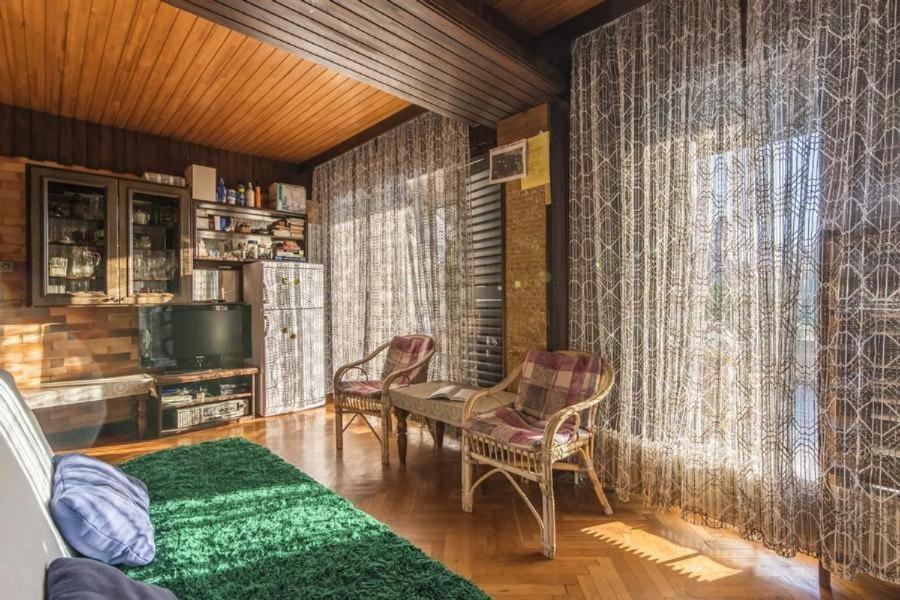 TV a/nebo společenská místnost v ubytování Villa Majda
