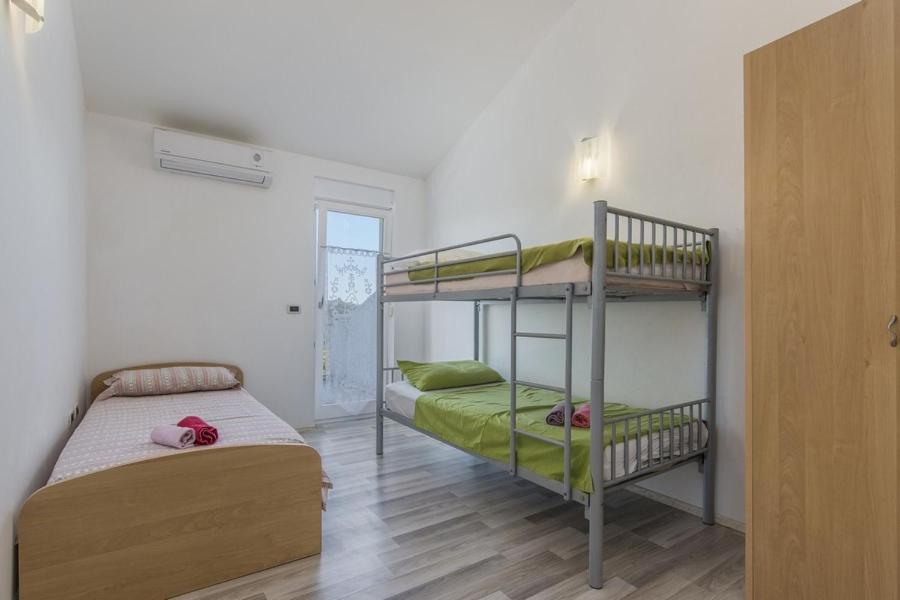 Łóżko lub łóżka w pokoju w obiekcie Holiday Home Bianca