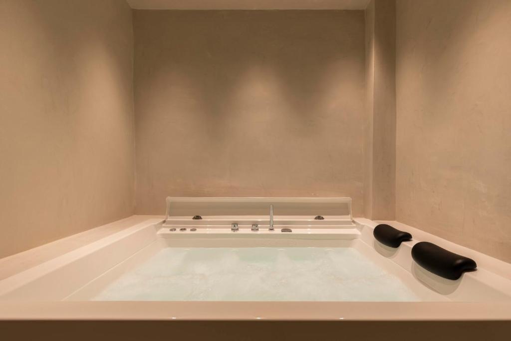Zdjęcie z galerii obiektu CHIAROMANNI SUITE w Arezzo