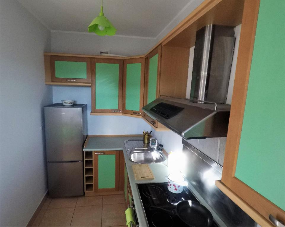 Kuchyňa alebo kuchynka v ubytovaní Sunny Studio Głogowska A2 Targi