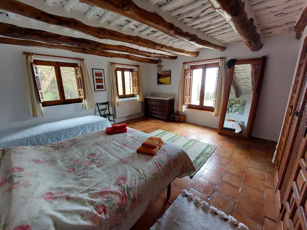 Postel nebo postele na pokoji v ubytování Casa de Alguaztar