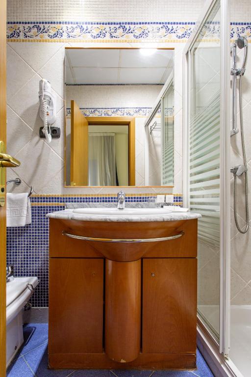 Negresco Gran Via - Resim 42