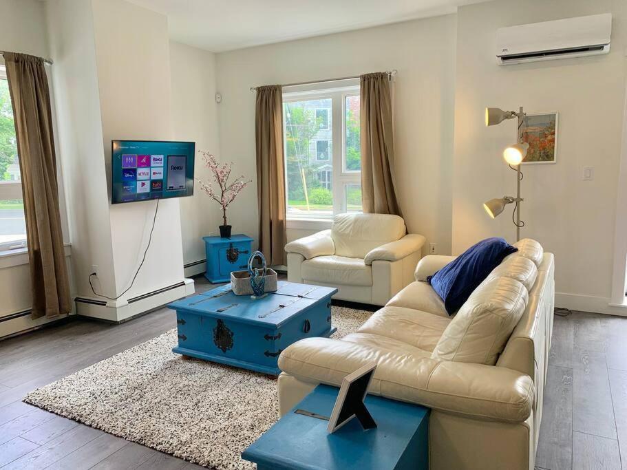 240 Spacious & Stylish Apt With Ac
