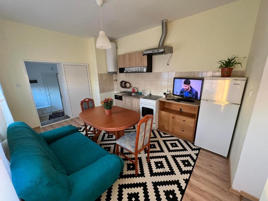 a living room with a blue couch and a kitchen at Wohnung 18 in Lutherstadt Eisleben