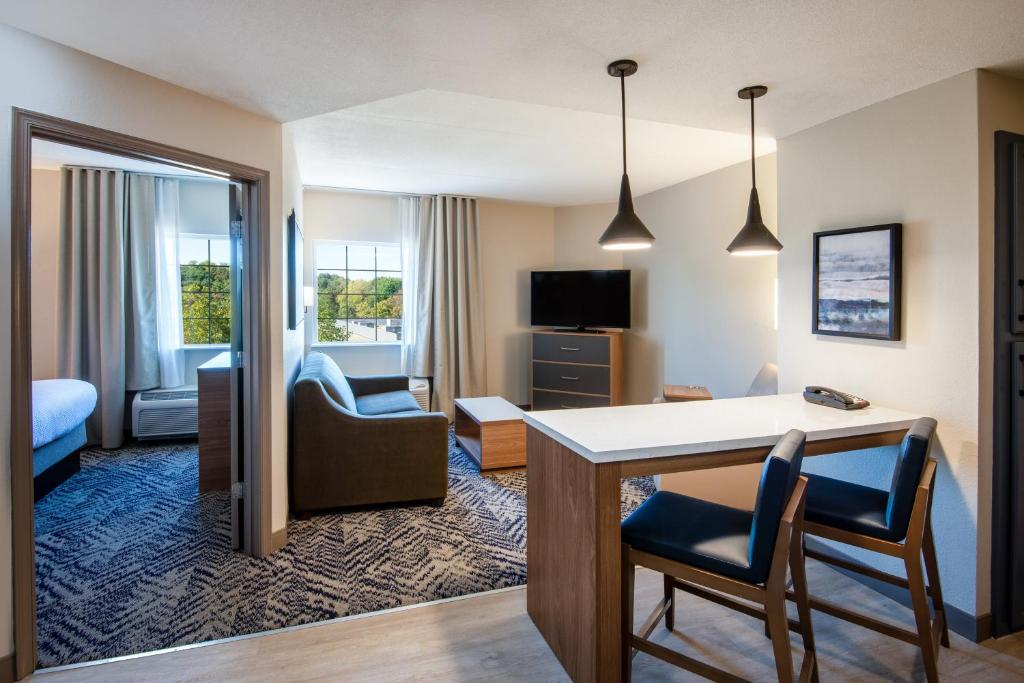 Candlewood Suites Manassas, an IHG Hotel - 一居室女王套房配沙发床 - 不吸烟