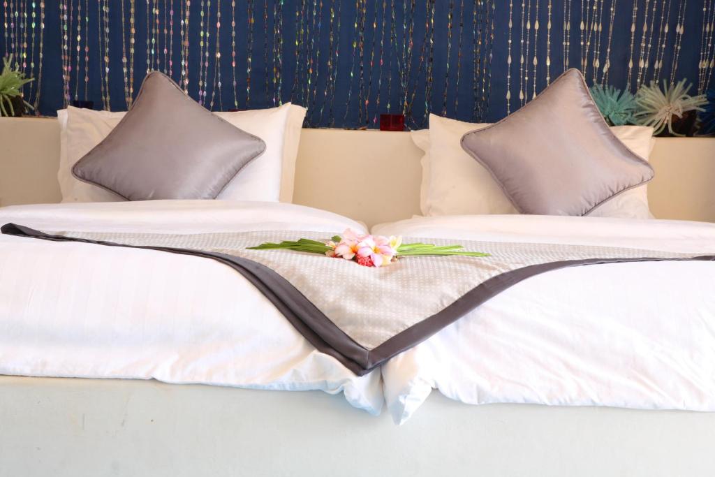 Postel nebo postele na pokoji v ubytování Vacation Village Phra Nang Lanta - SHA Extra Plus