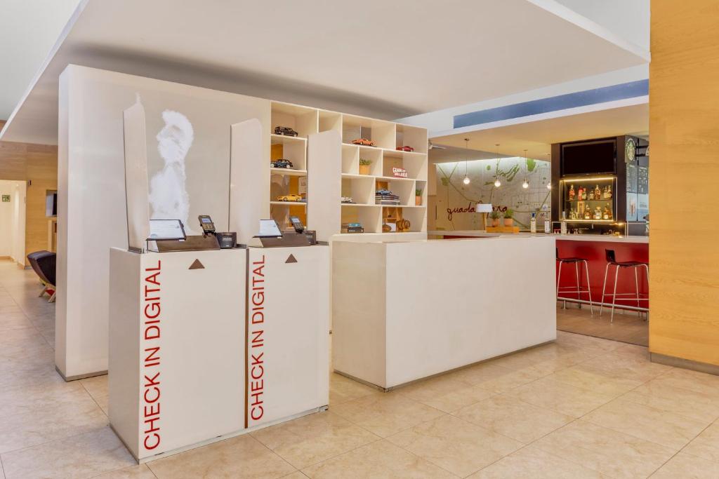 Certifikát, hodnocení, plakát nebo jiný dokument vystavený v ubytování Fiesta Inn Guadalajara Expo