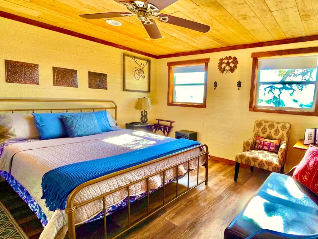 Letto o letti in una camera di The Alexander at Creek Road
