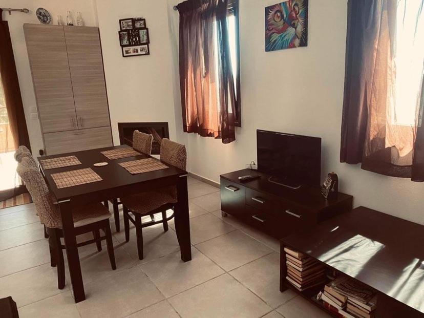 TV a/nebo společenská místnost v ubytování Jasmine - Morfi Village