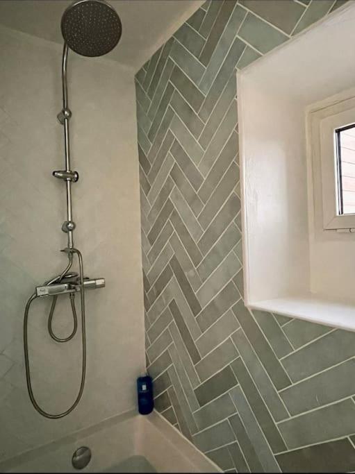 Kúpeľňa v ubytovaní La Marina-Studio, vue mer avec balneo