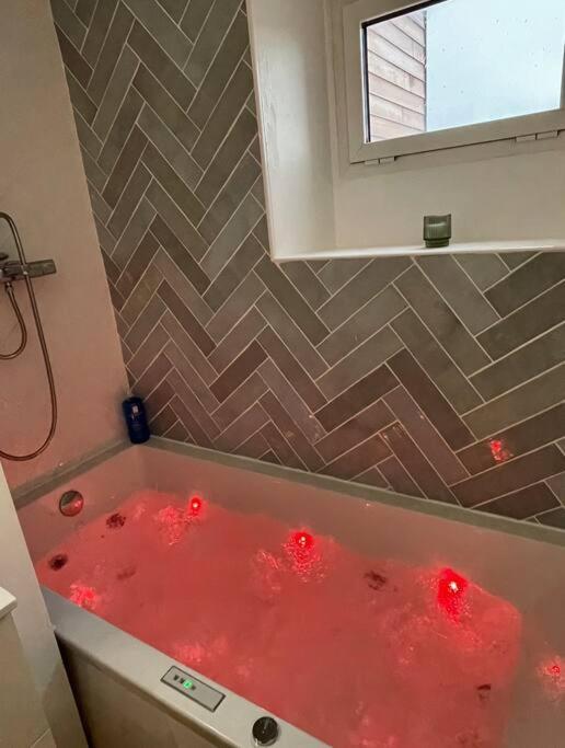 Kúpeľňa v ubytovaní La Marina-Studio, vue mer avec balneo