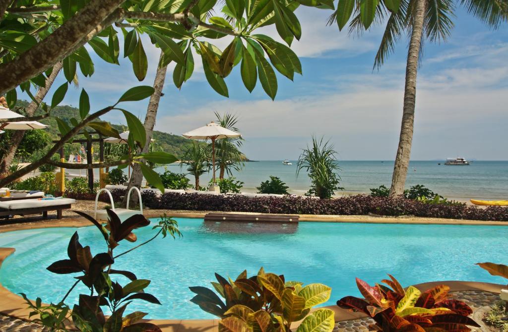 Bazén v ubytování Vacation Village Phra Nang Lanta - SHA Extra Plus nebo v jeho okolí