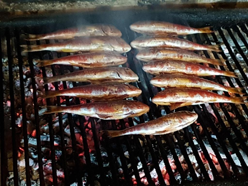 Gril dostupný pro hosty v apartmánu