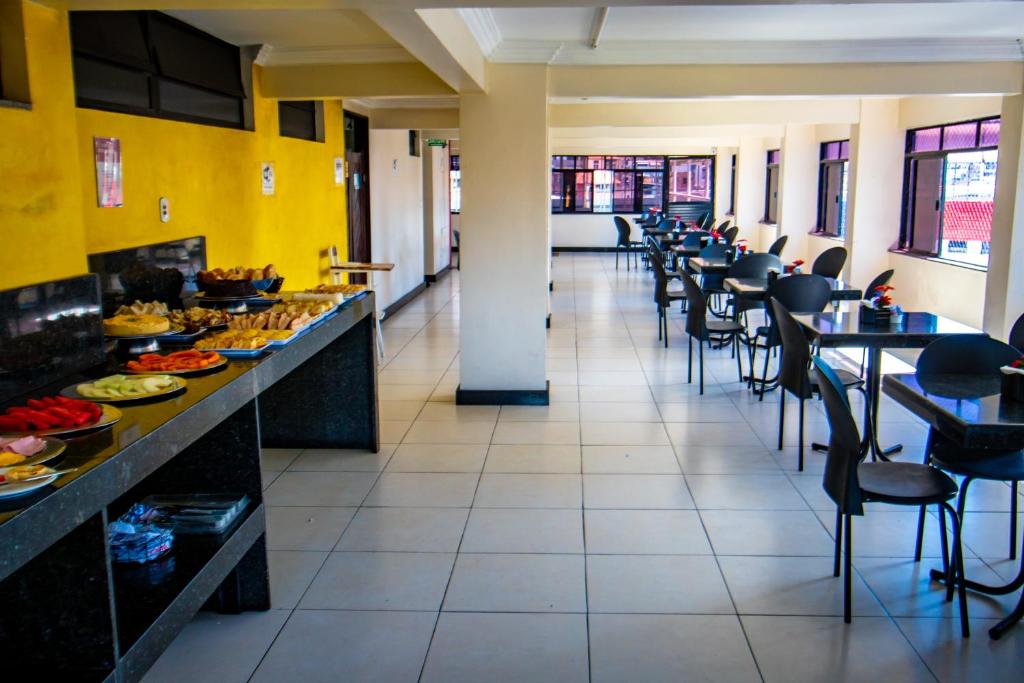 Kuchyň nebo kuchyňský kout v ubytování Hotel Pirâmide Rodoviária