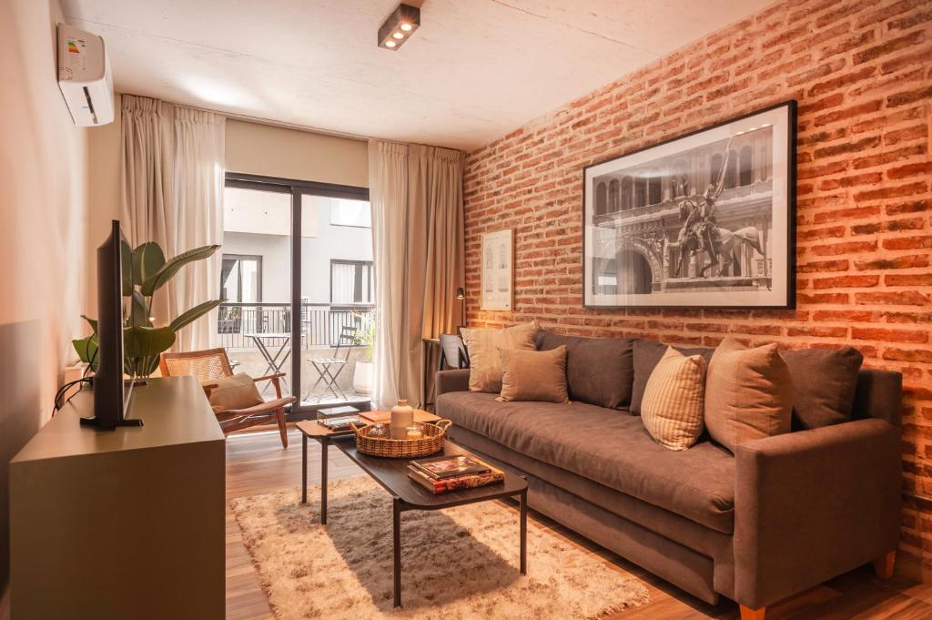 Un lugar para sentarse en Enjoy Stylish Spacious Apt - La Galerie San Telmo 232