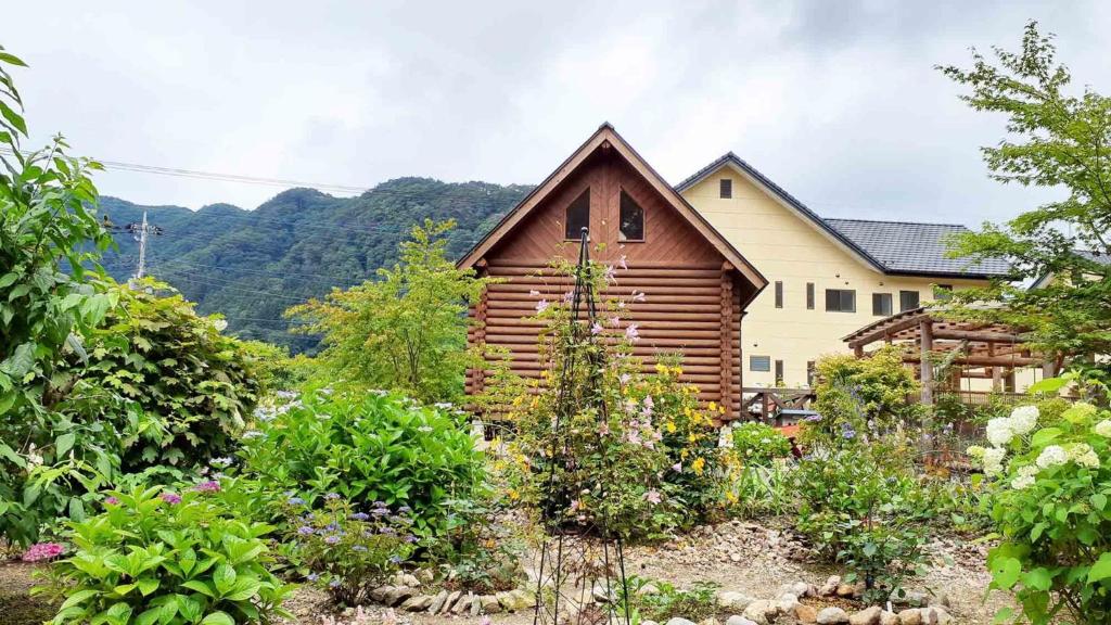 ホテルから撮影された、または一般的な山の景色