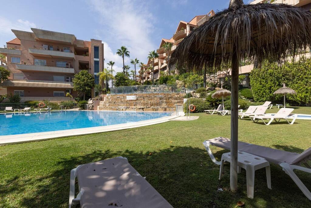Fotografie z fotogalerie ubytování Stunning 2 Bedroom Apartment in Magna Marbella v destinaci Marbella