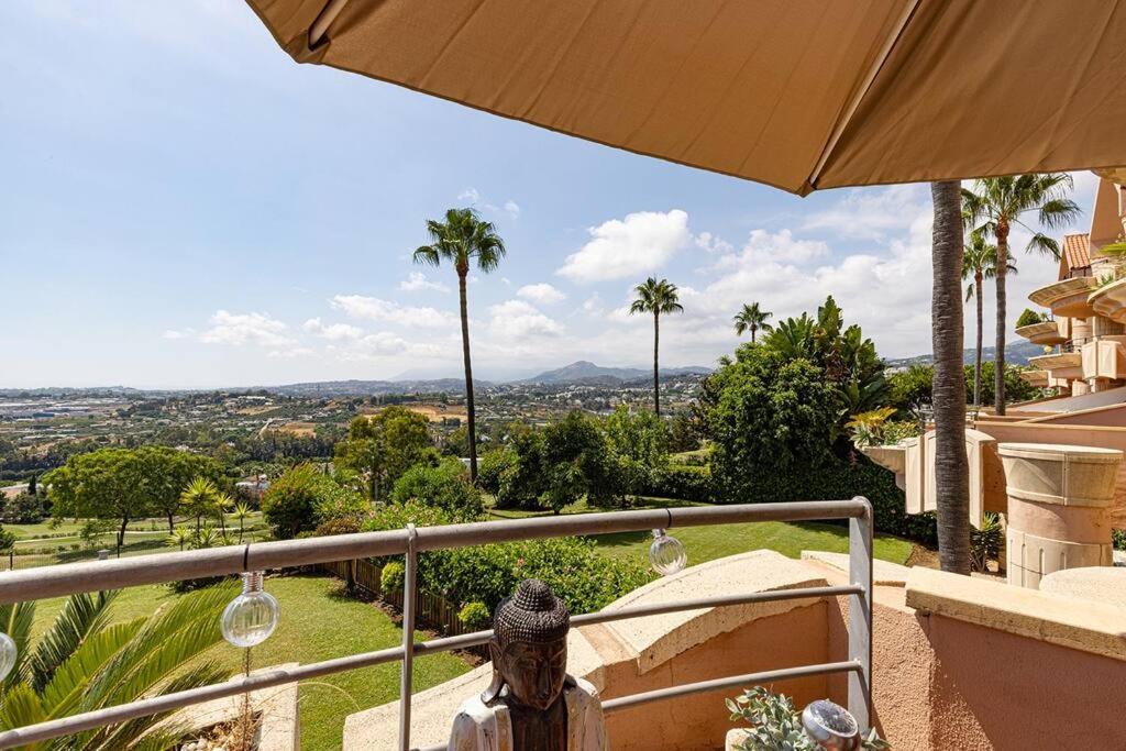 Fotografie z fotogalerie ubytování Stunning 2 Bedroom Apartment in Magna Marbella v destinaci Marbella