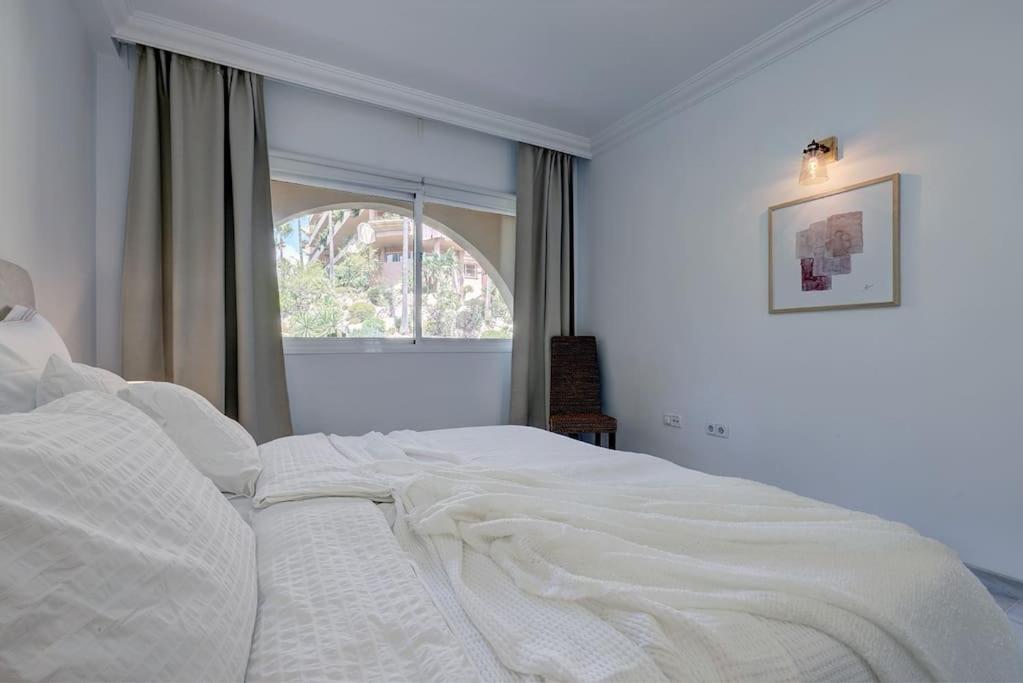 Fotografie z fotogalerie ubytování Stunning 2 Bedroom Apartment in Magna Marbella v destinaci Marbella
