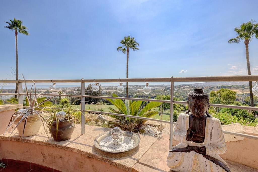 Fotografie z fotogalerie ubytování Stunning 2 Bedroom Apartment in Magna Marbella v destinaci Marbella