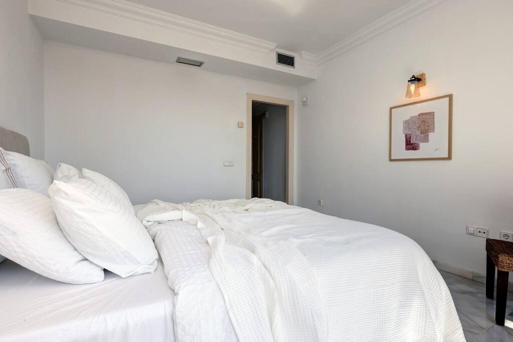 Fotografie z fotogalerie ubytování Stunning 2 Bedroom Apartment in Magna Marbella v destinaci Marbella