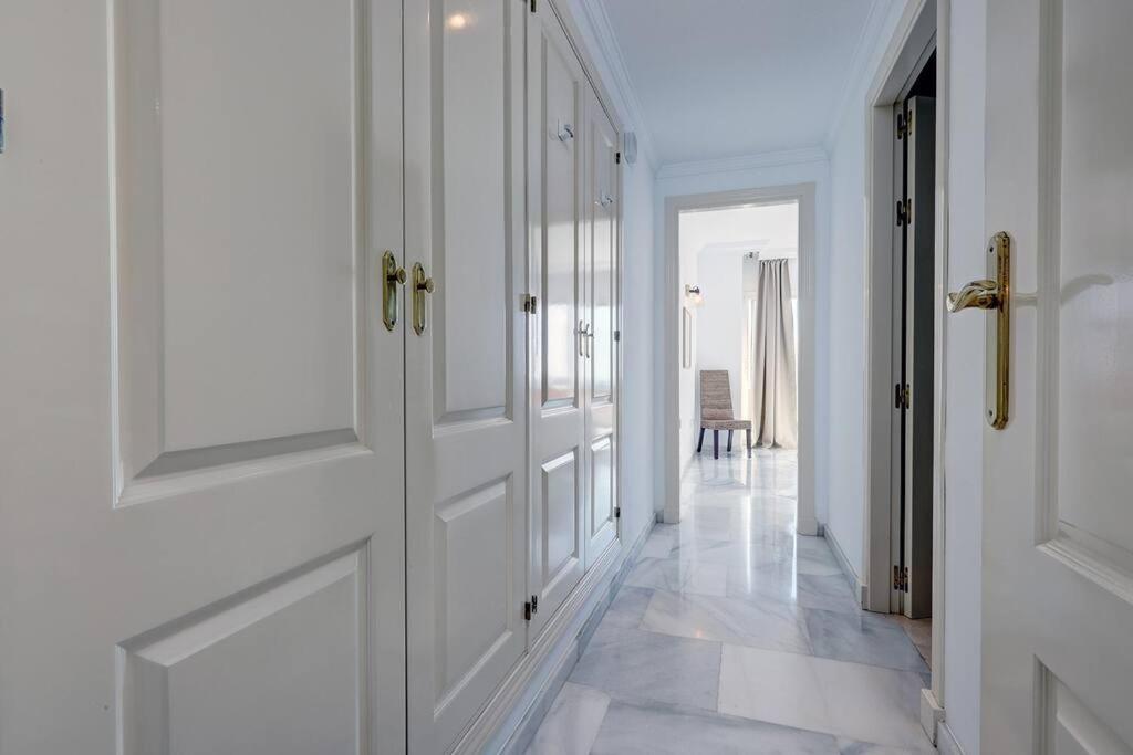 Fotografie z fotogalerie ubytování Stunning 2 Bedroom Apartment in Magna Marbella v destinaci Marbella