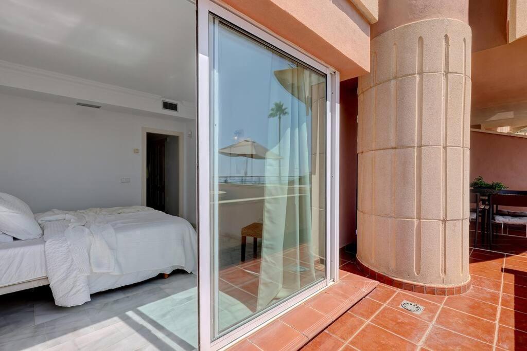 Fotografie z fotogalerie ubytování Stunning 2 Bedroom Apartment in Magna Marbella v destinaci Marbella