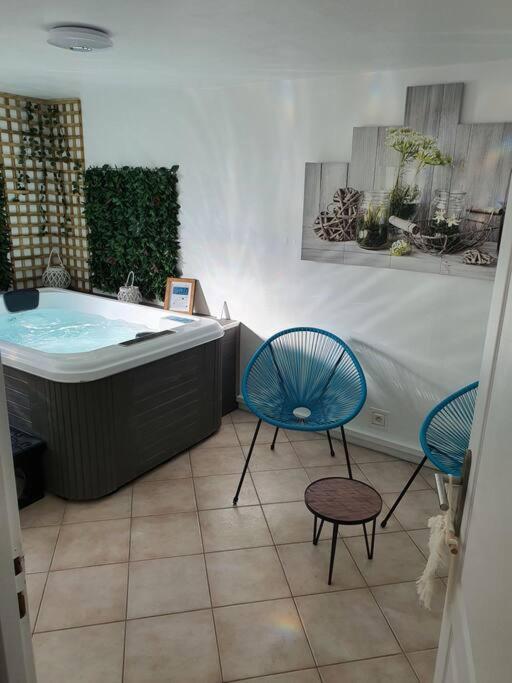 Zdjęcie z galerii obiektu Maison avec Jacuzzi privatif et terrasse N’1 w mieście Équihen-Plage