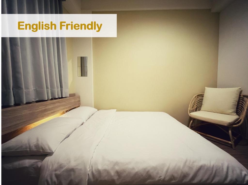 Postel nebo postele na pokoji v ubytování 東海平行陸貳民宿English Friendly