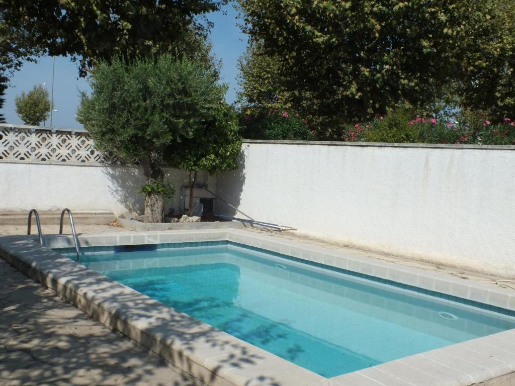 Bazén v ubytovaní Villa con piscina privada y jardín cerrado en Castelló d'Empúries, ideal para 6-8 personas - ES-204-1 alebo v jeho blízkosti