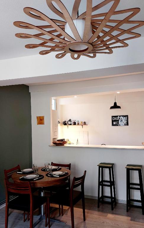Zdjęcie z galerii obiektu Appartement La Croix au Maître (hyper centre Auxerre) w mieście Auxerre