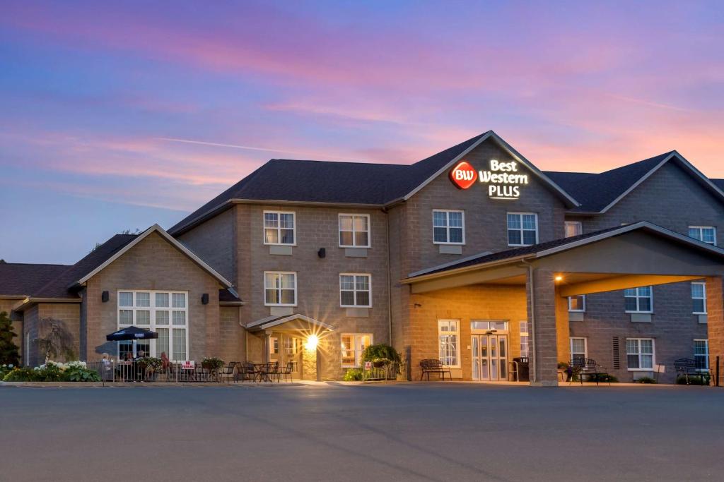 a hotel with a sign that reads best western plus at Best Western Plus Woodstock Hotel Conference Centre in Woodstock