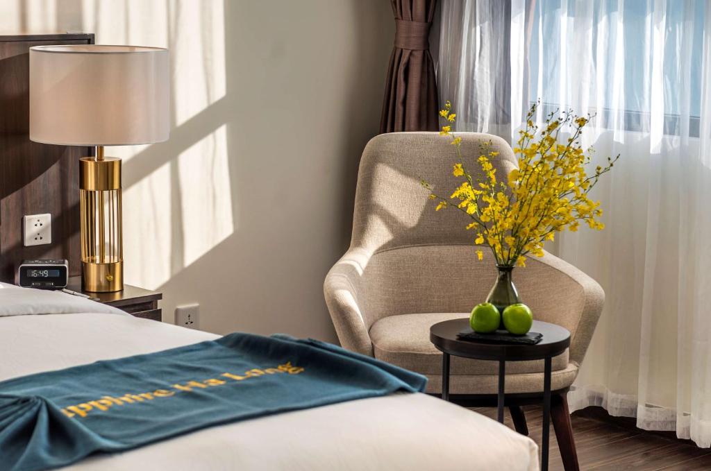 Best Western Premier Sapphire Ha Long - 总理国王床，不吸烟的城市景观