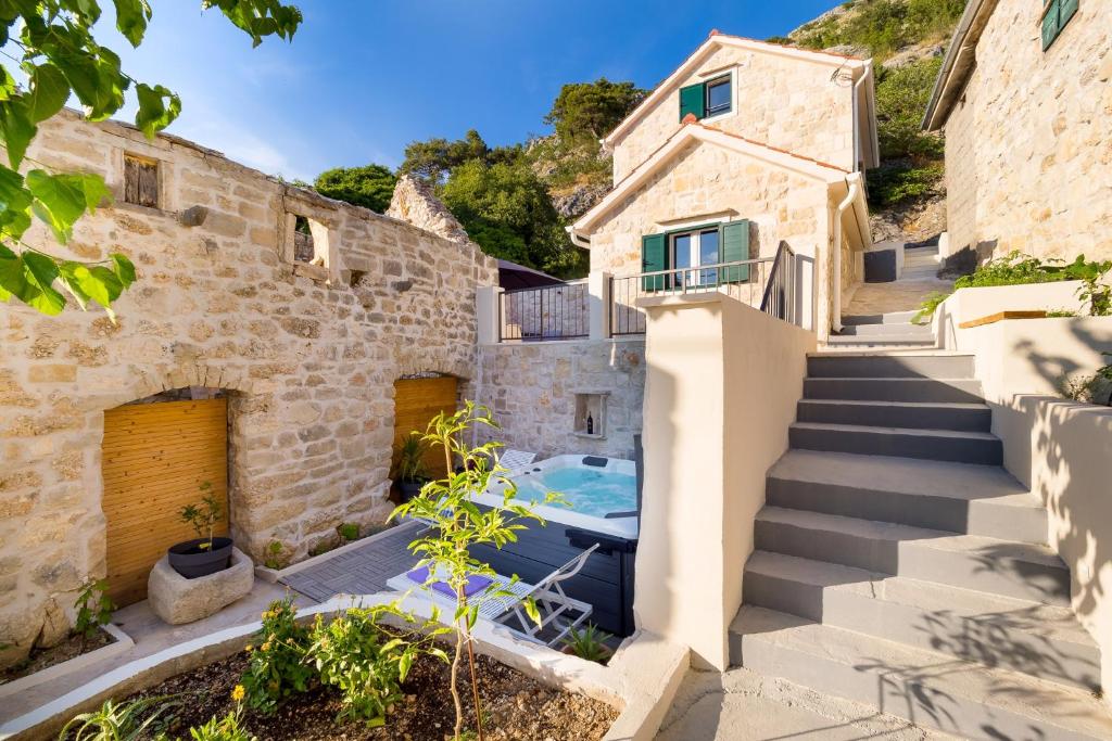 Luxury villa with hot tub Podstrana, Split - 20516