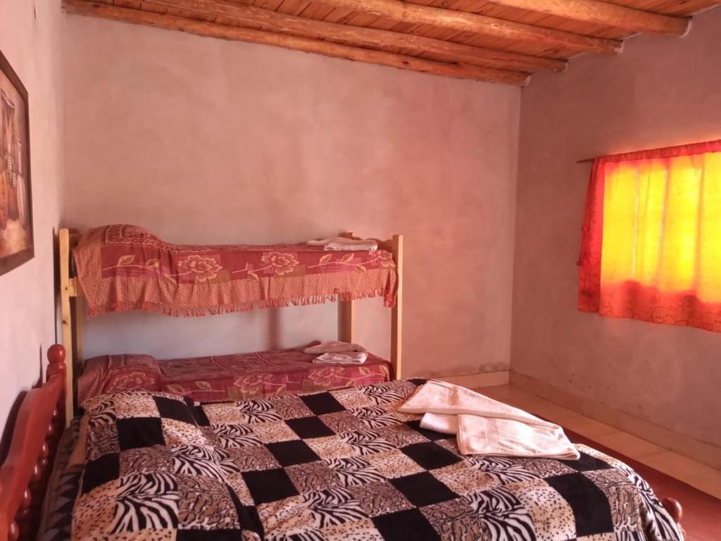 Hostal familiar Hornocal - Chambre Quadruple Avec Salle De Bain Privée