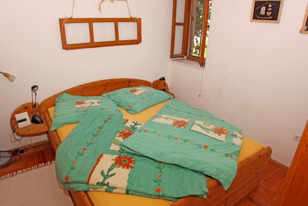 Łóżko lub łóżka w pokoju w obiekcie Apartments Mima Hvar