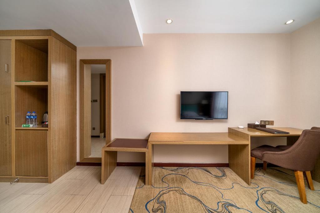 TV a/nebo společenská místnost v ubytování Guangzhou Boyi Hotel