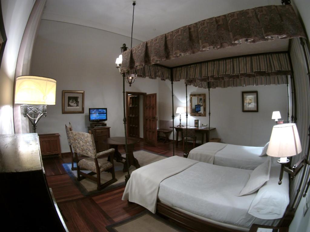 Parador de Santiago - Hostal Reis Catolicos - 15