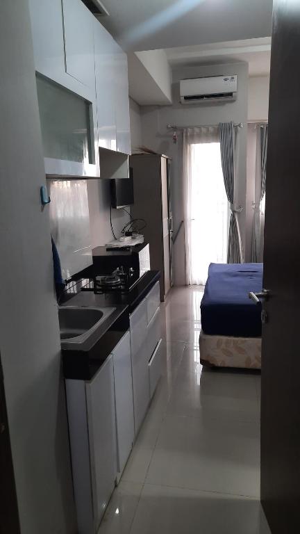 A kitchen or kitchenette at Transpark juanda bekasi