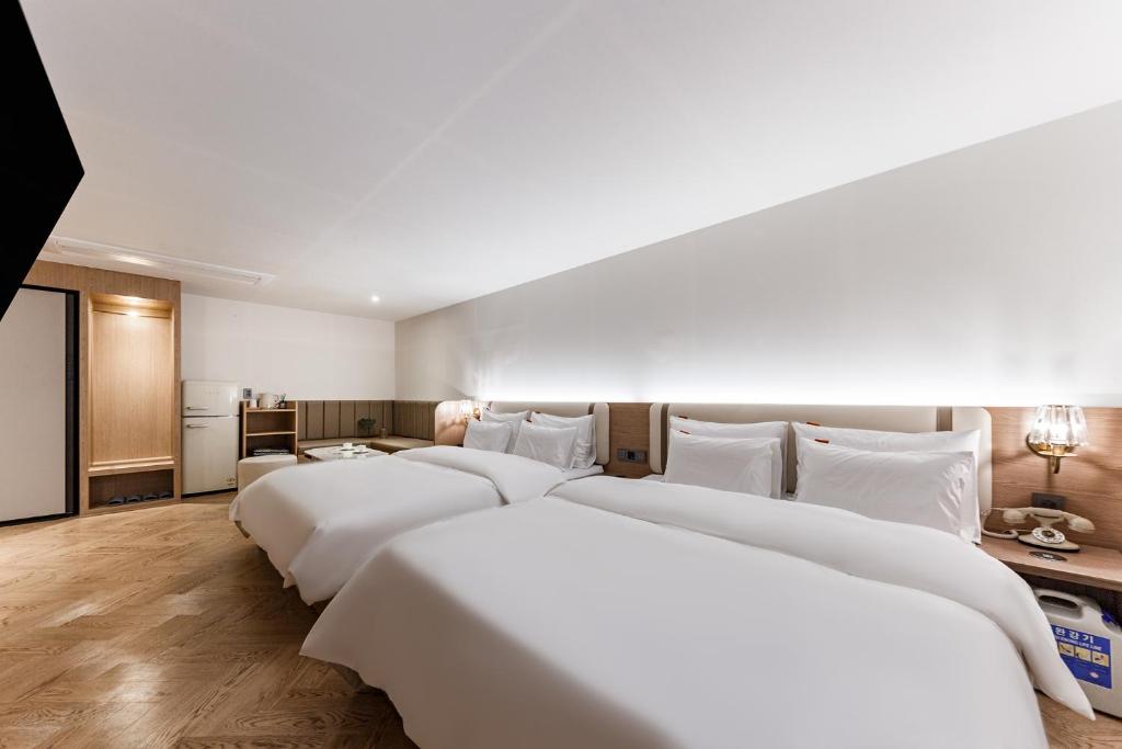 Brown Dot Hotel Cheonan Buldang - Deluxe Family Room
