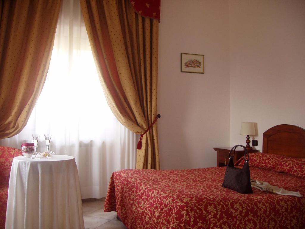 Postel nebo postele na pokoji v ubytování Hotel Il Cavalier D'Arpino