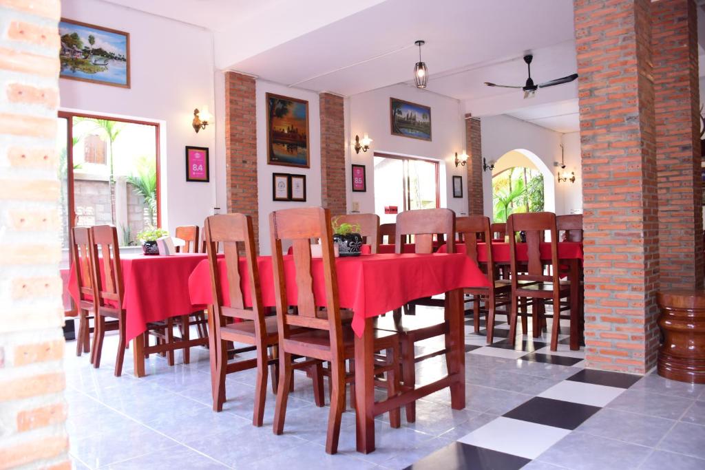 Restaurace v ubytování Bou Savy Guesthouse