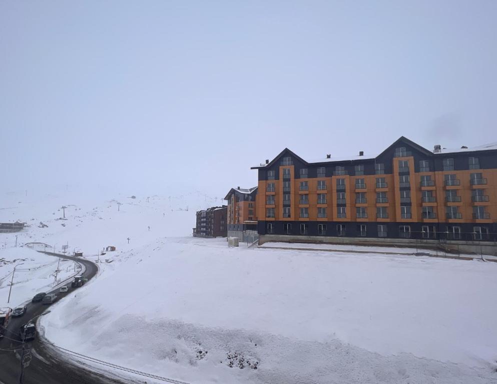Winter Flat - Orange Ski v zimě